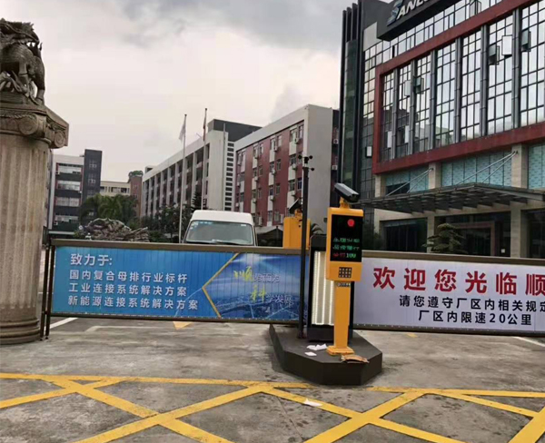 商河小区广告道闸